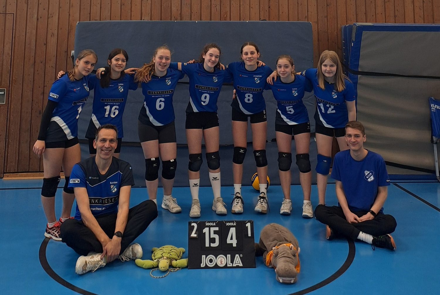 Neuer Trikotsatz für die U16 Volleyballerinnen des Niendorfer TSV